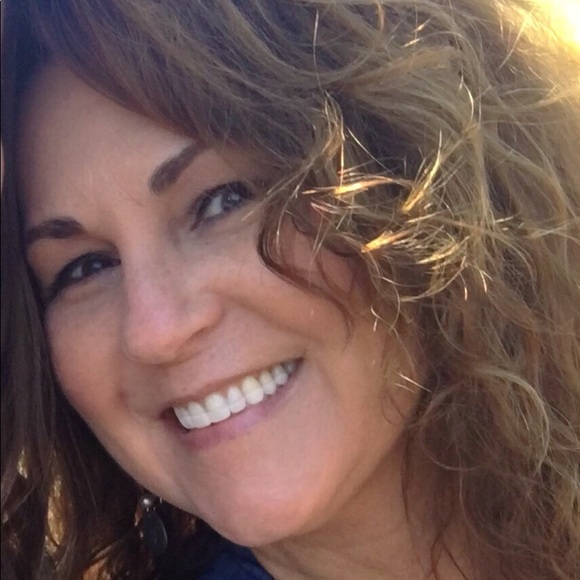 Meet your Posher, Alesia - Picture 1 of 1